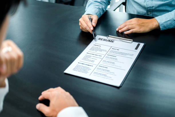 entretien Job interview concept , Senior manager reading a resume during a job interview employee young man meeting Applicant and recruitment